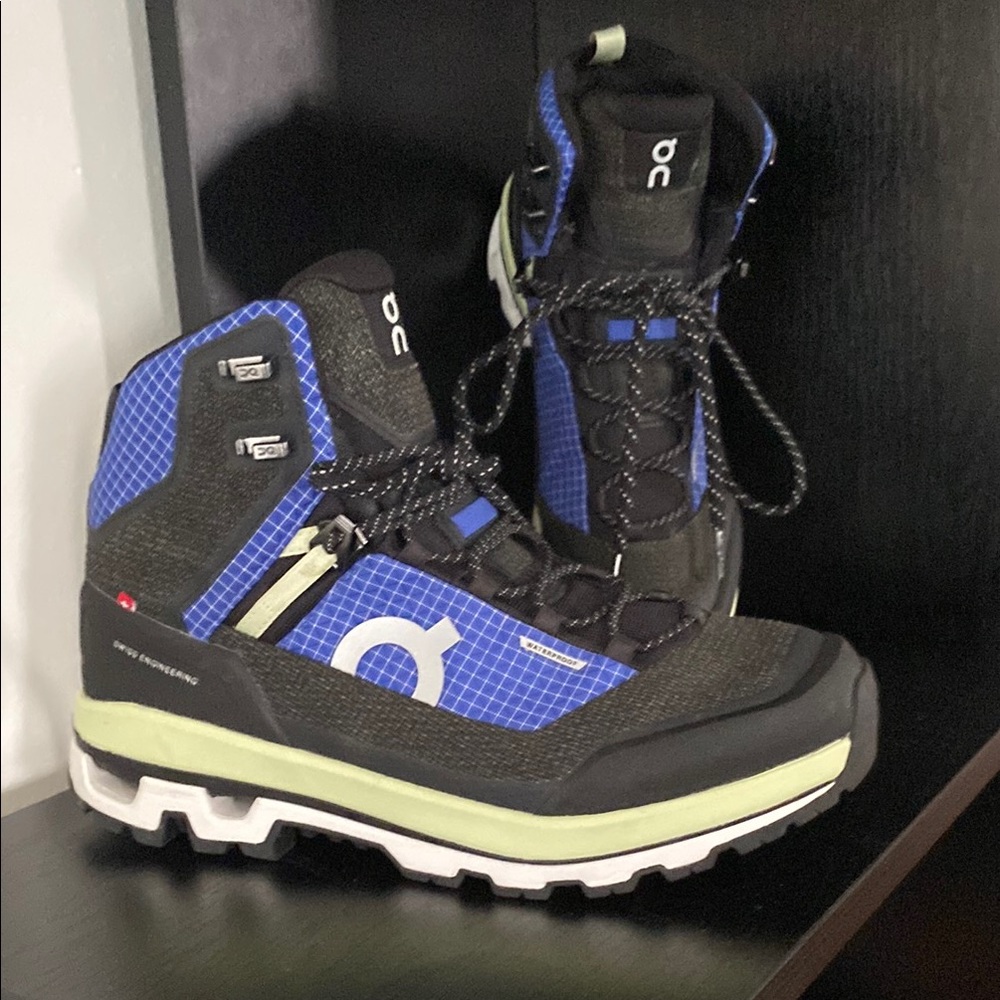 On Running Women’s Black and Blue Athletic Shoes